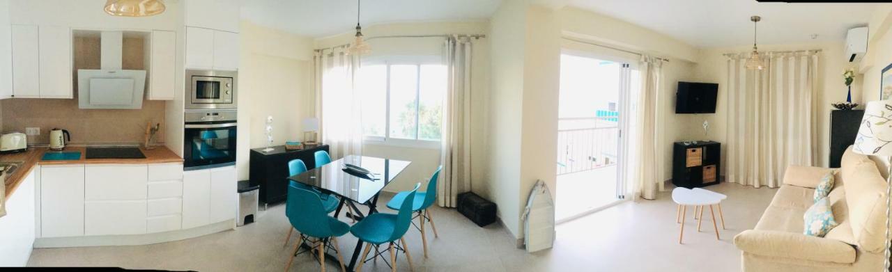 Apartamento Frente Al Mar En La Torrecilla Nerja Bagian luar foto